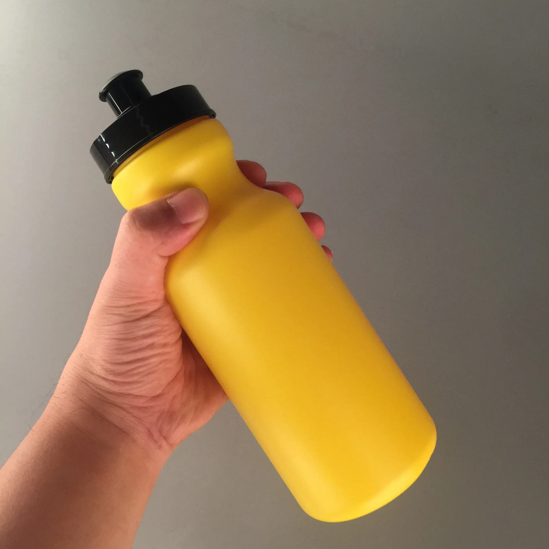 Custom Logo Plastic Sport Water Bottle 600ML BPA Free Sports Gym Bicycle Plastic Water Bottles