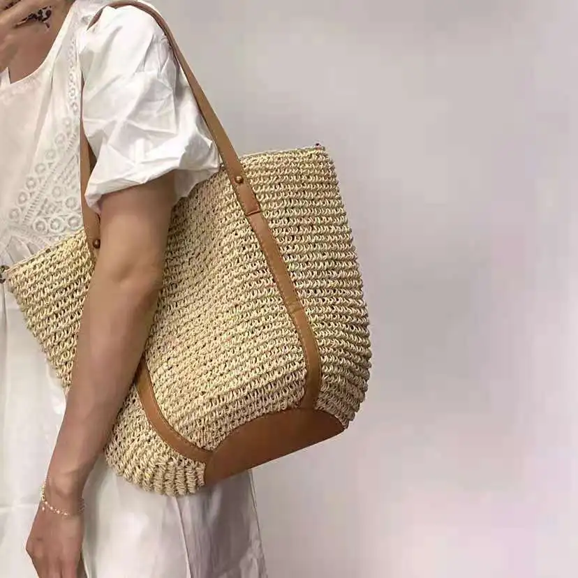 Women Beach Bag Hand-Woven Portable Large Capacity Bag Straw Woven Bag with Leather Strap Retro Beach Tote for Girls