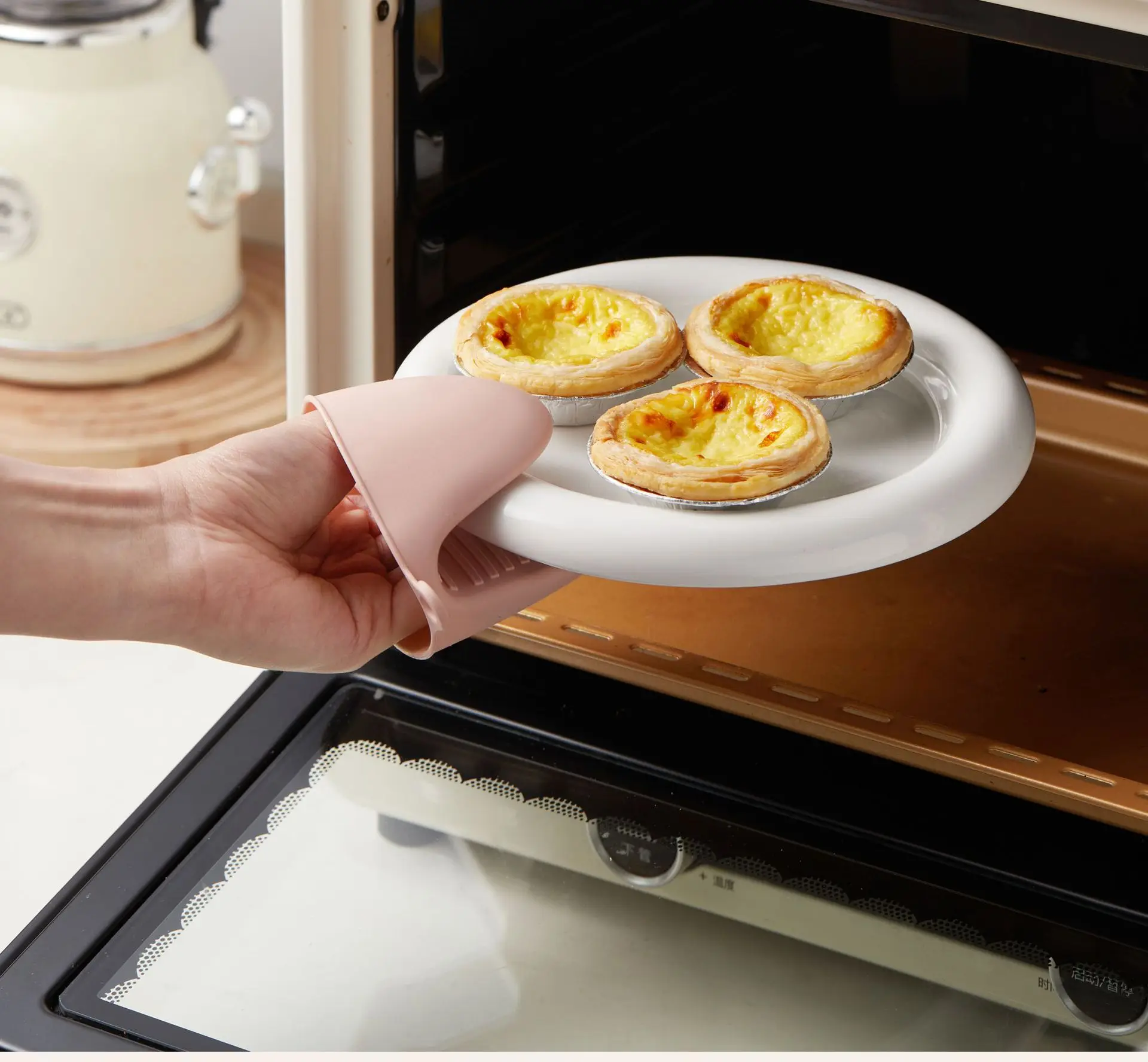 Dotted Design Silicone Thickened Insulated Oven Gloves Kitchen Household Use Heat-Resistant Microwave Baking Gloves Hand Clips manufacture