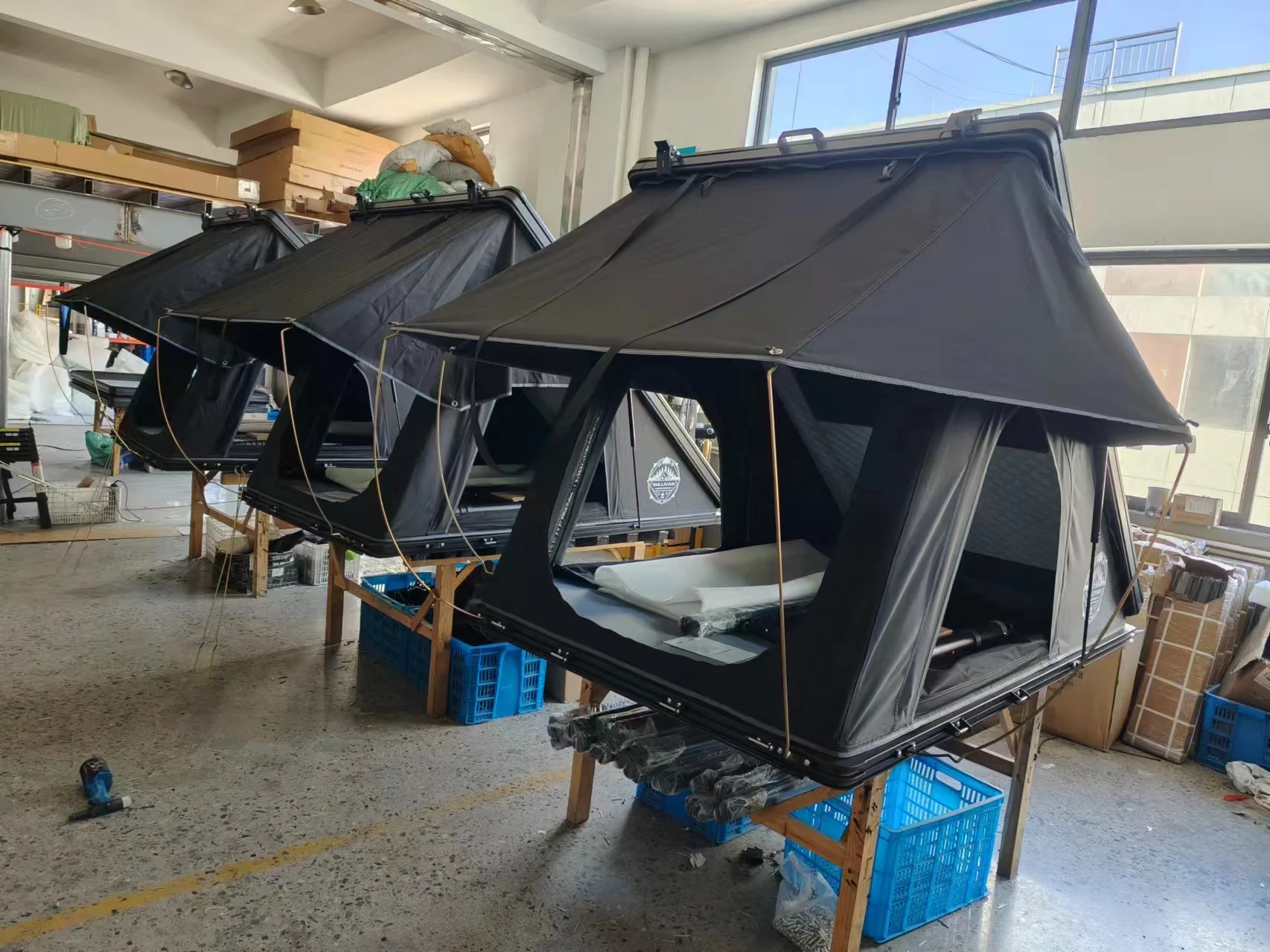 2.1M 320g Polyester Cotton 210*132cm Aluminum Hard Shell Roof Top Tent for Offroad Camping