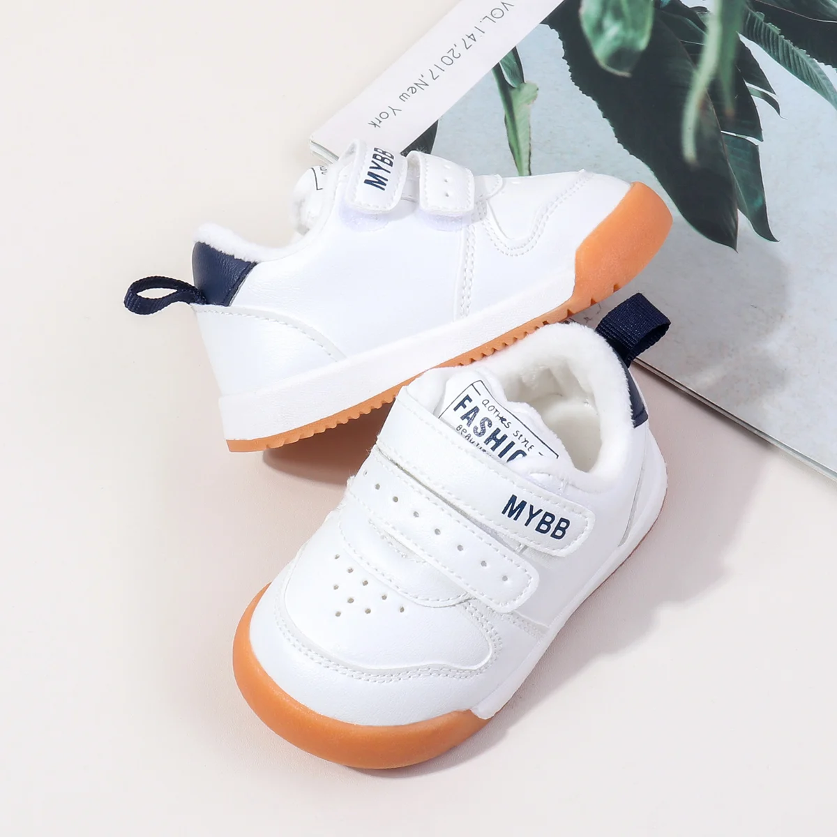 2025 New Design Toddler White Boys and Girls Soft-soles TPR Anti-slip Warm White Baby Shoes for 0-2 Years Old factory