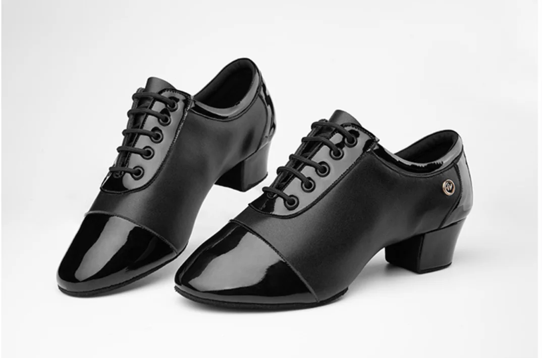 白色拉丁舞鞋黑色两点软鞋底男孩探戈爵士舞鞋