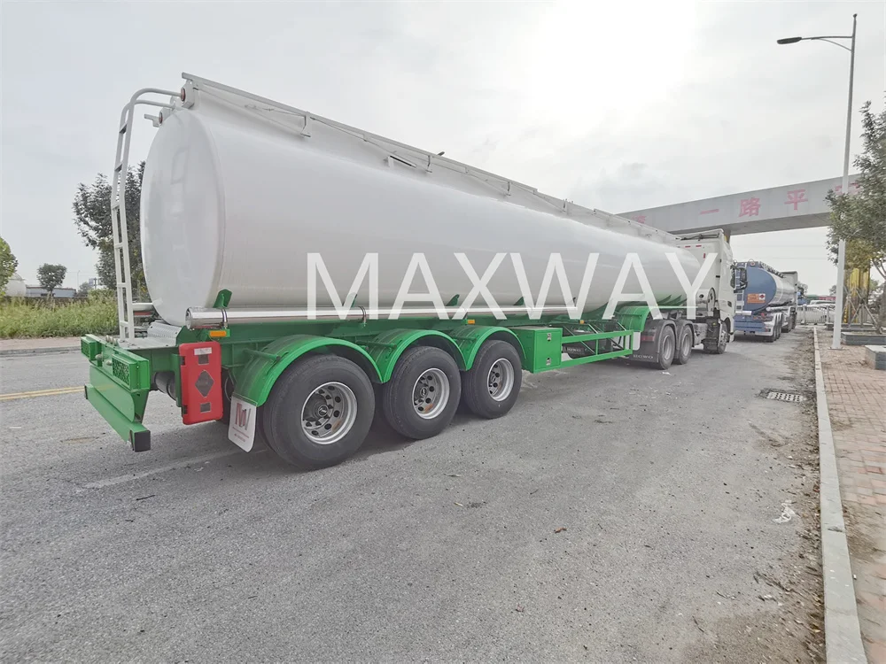 Petroleum Road Tankers 44000 Liters Capacity 6 Compartments Fuel Tanker