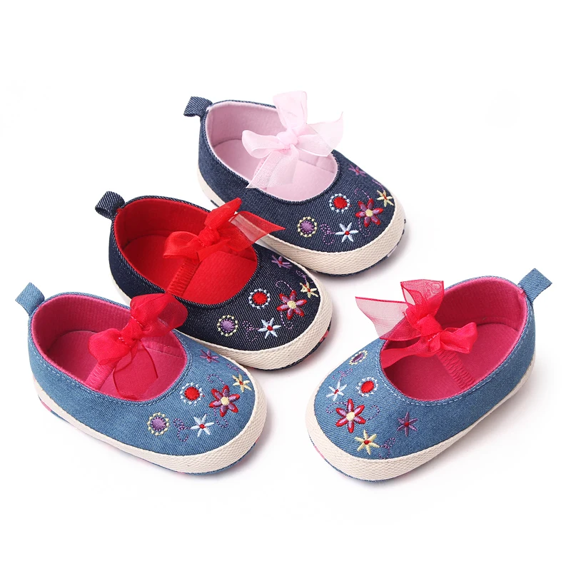 2023 Flower Embroidery Design Soft Sole Denim Newborn Baby Girl Shoes factory