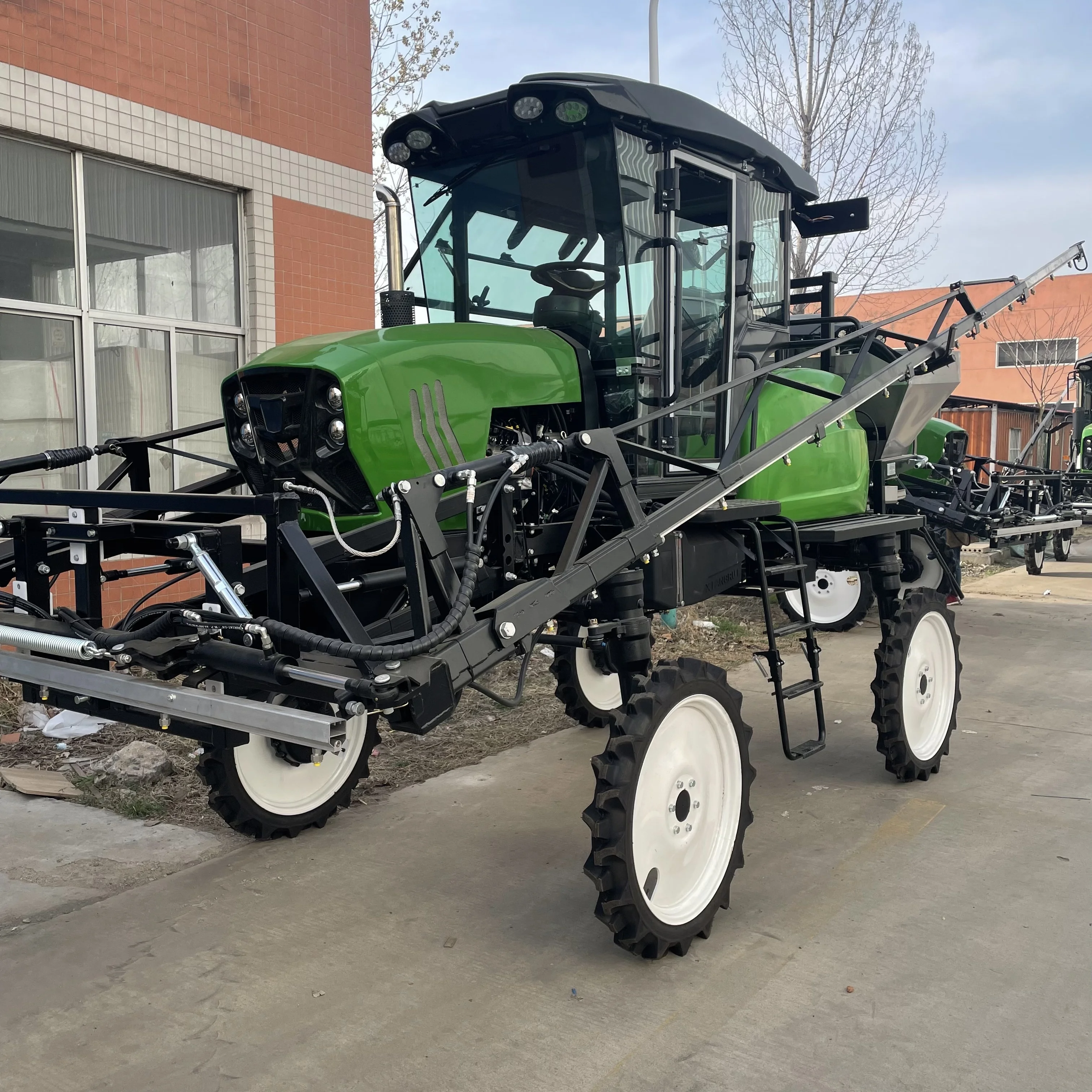 High Ground Clearance Tractor Pesticide L Big Self Propelled Spray