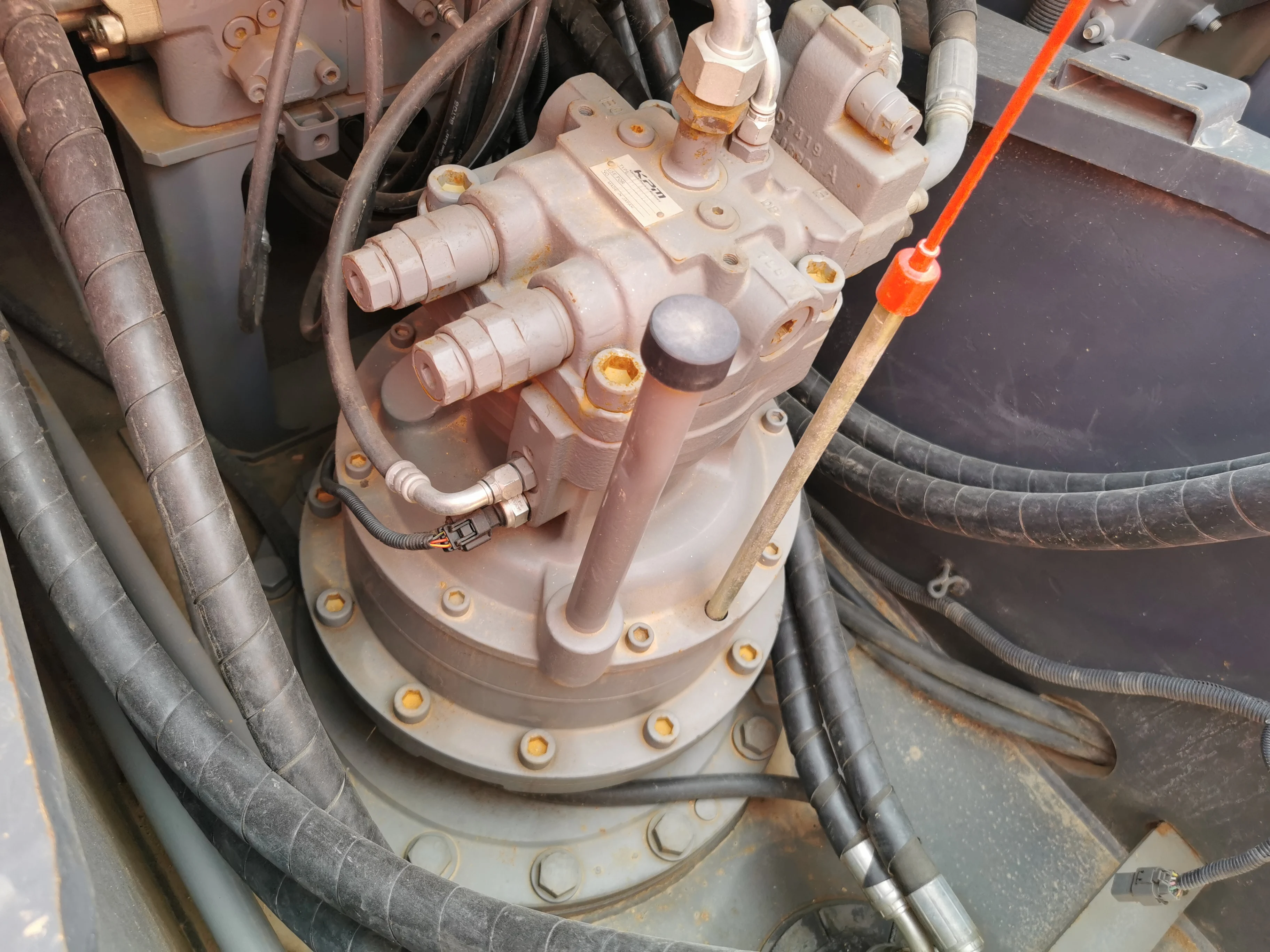 Used Hitachi ZX240H Crawler Excavator with 1.2m³ Bucket Capacity 132KW Power and 0-2000 Working Hours