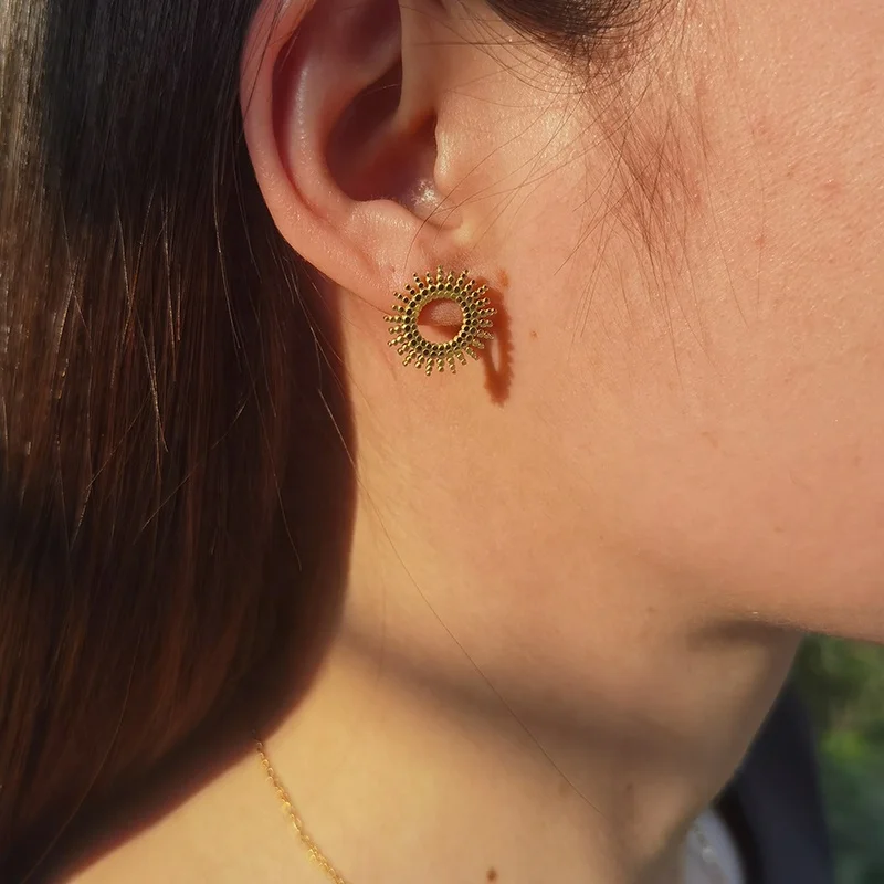 18K Gold Plated Stainless Steel Jewelry Hollow Sun Flower Ear Stud Accessories Earrings E221359