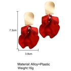 Earrings New Metal Earrings Creative Simple Red Rose Petal Earrings Wholesale Retro Ear Jewelry