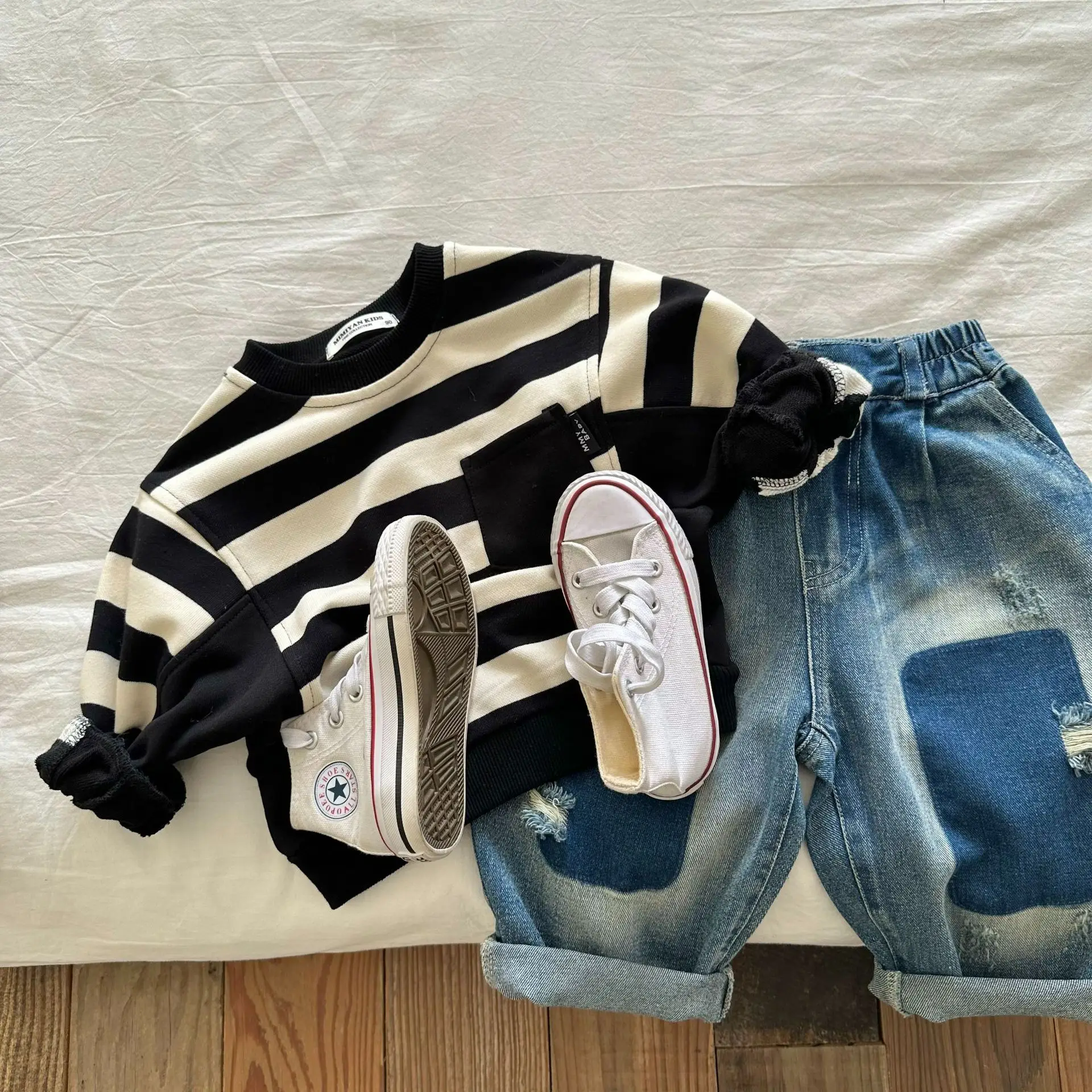 Children's jeans 2023 fall new for boys and girls contrast ripped jeans baby vintage straight denim pants