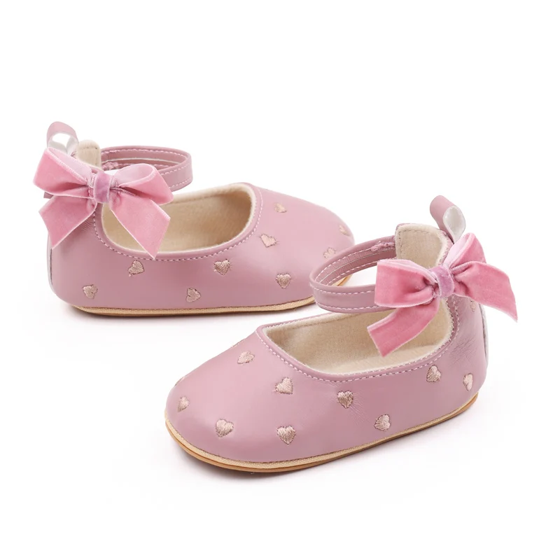 Solid Color PU Leather Baby Girl Princess Shoes Heart-Shaped Pattern with Velvet Bow Decoration Mary Jane Flats Style manufacture