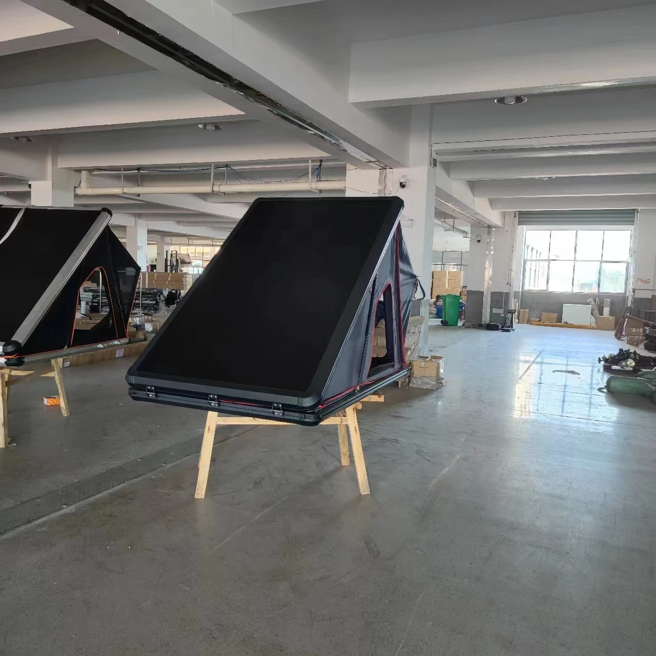 2025 New Design X Hinge Hardshell Rooftop Tent with Wooden Case Packaging for Outdoor Camping