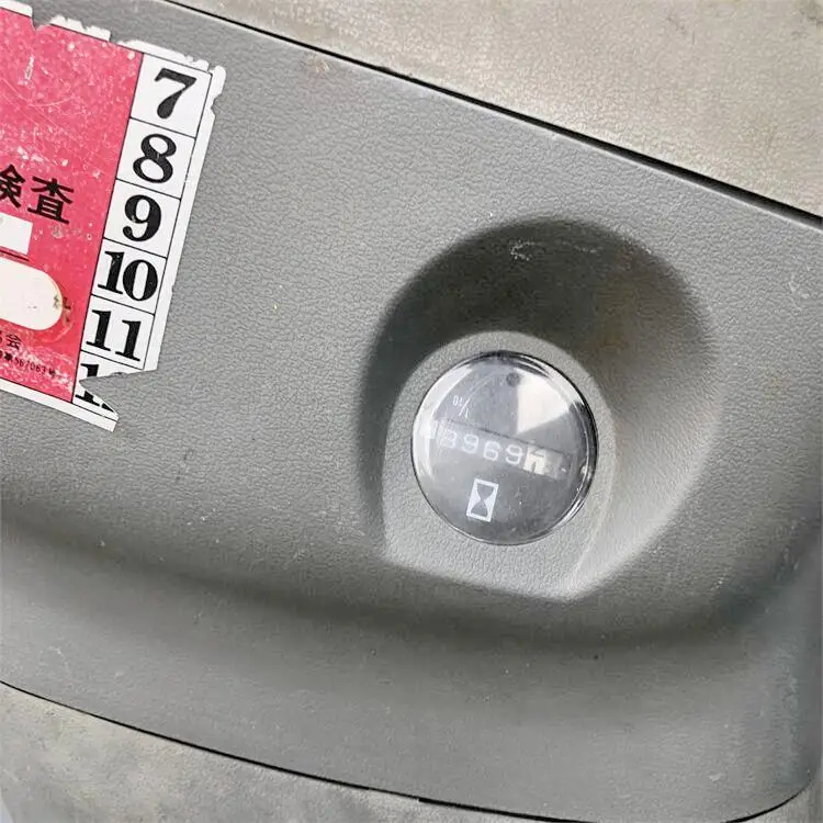 Used Hitachi EX200-5 Excavator with 18Ton Operating Weight 0.8 Bucket Capacity and 20000 KG Machine Weight