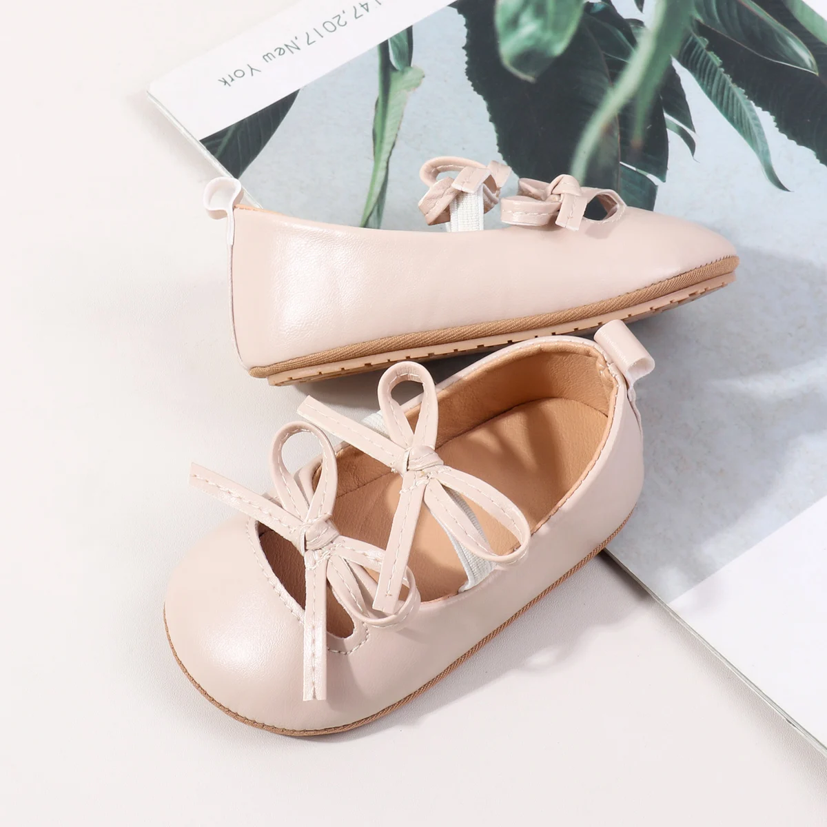 Hot Selling Solid Pu Leather Princess Anti-slip Baby Shoes for Girls manufacture