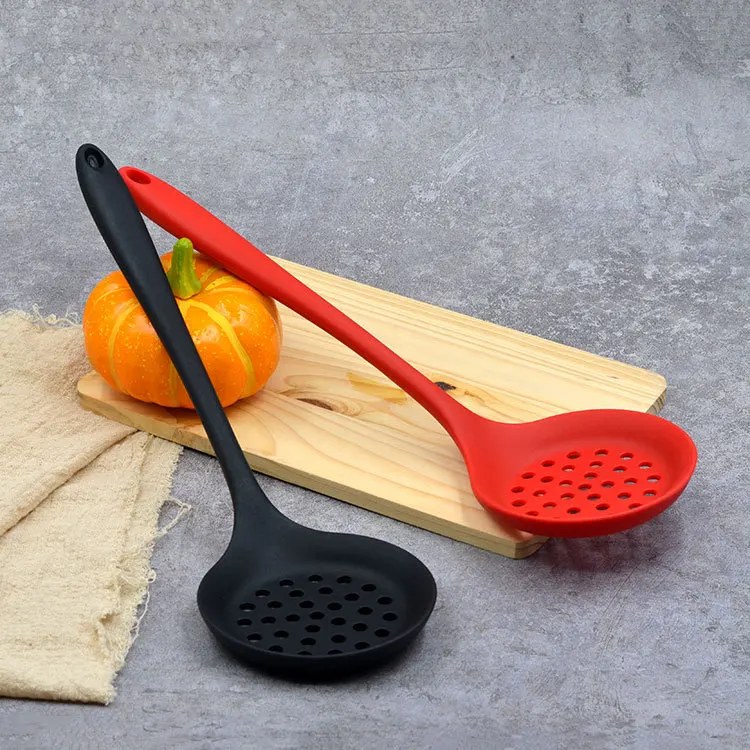 Kitchen silicone spoon long handled silicone spoon round hot pot slotted spoon