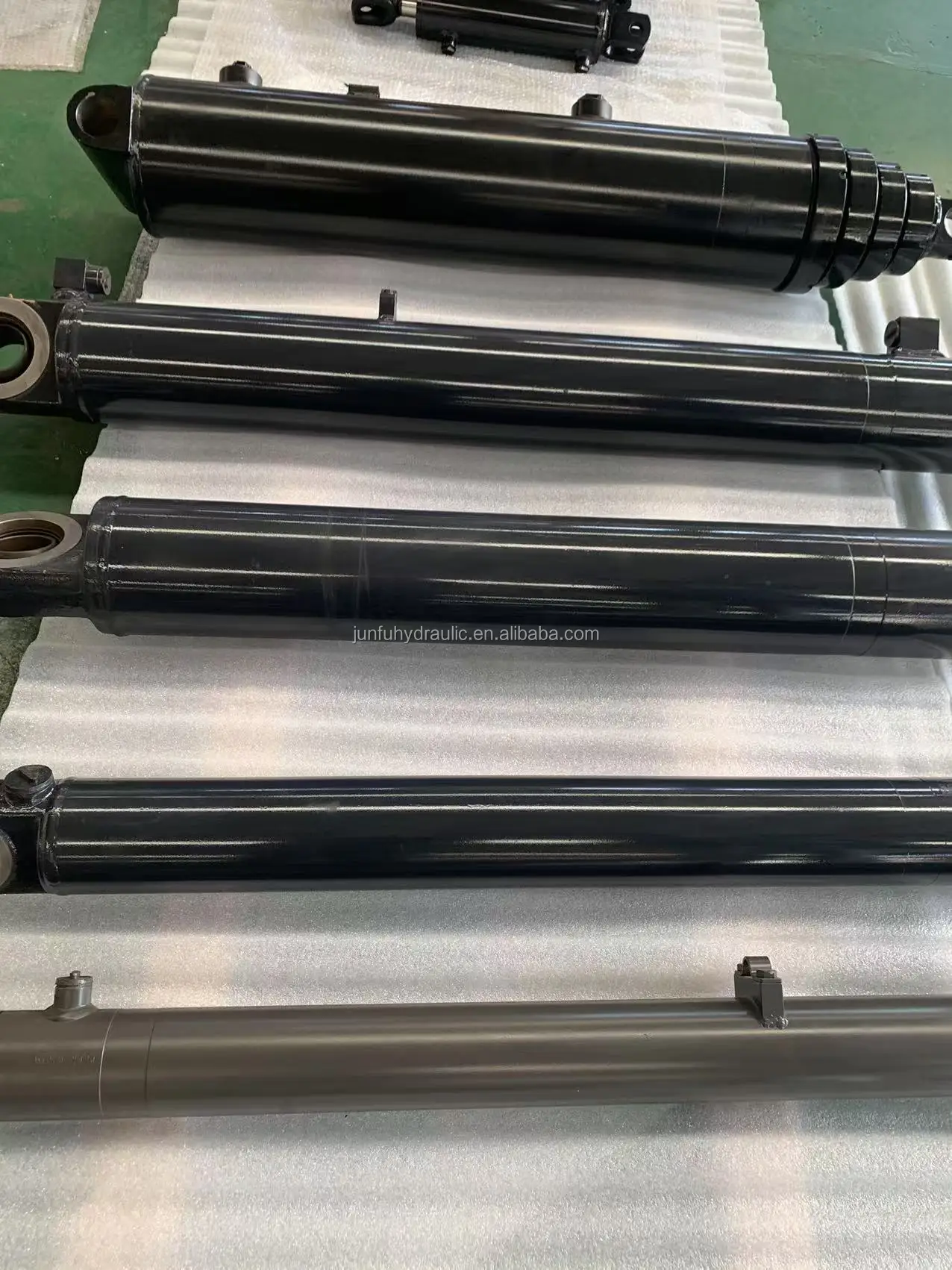 Factory Customized Double Acting Small Hydraulic Piston Rod Cylinders details