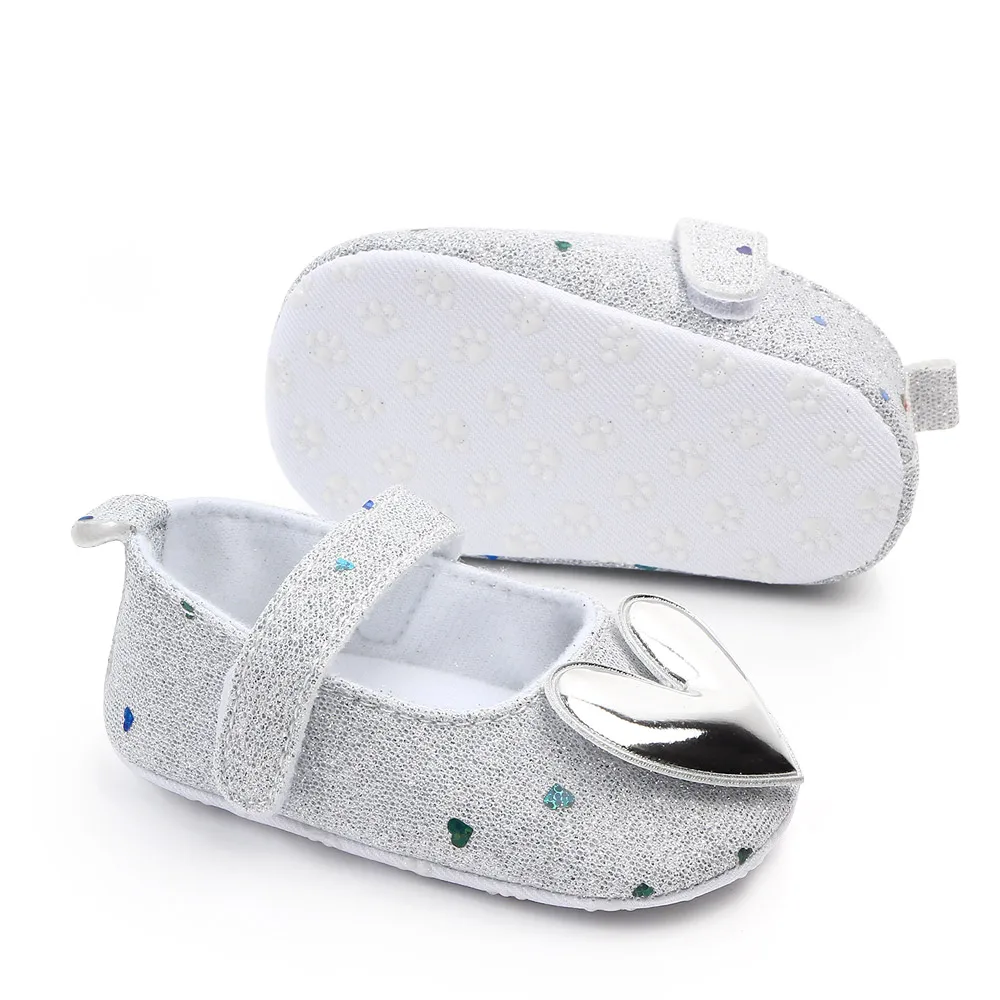 Spring and Autumn Shiny Solid Color Big Heart Soft Soled Baby Girls Soft Soled Toddler Shoes supplier