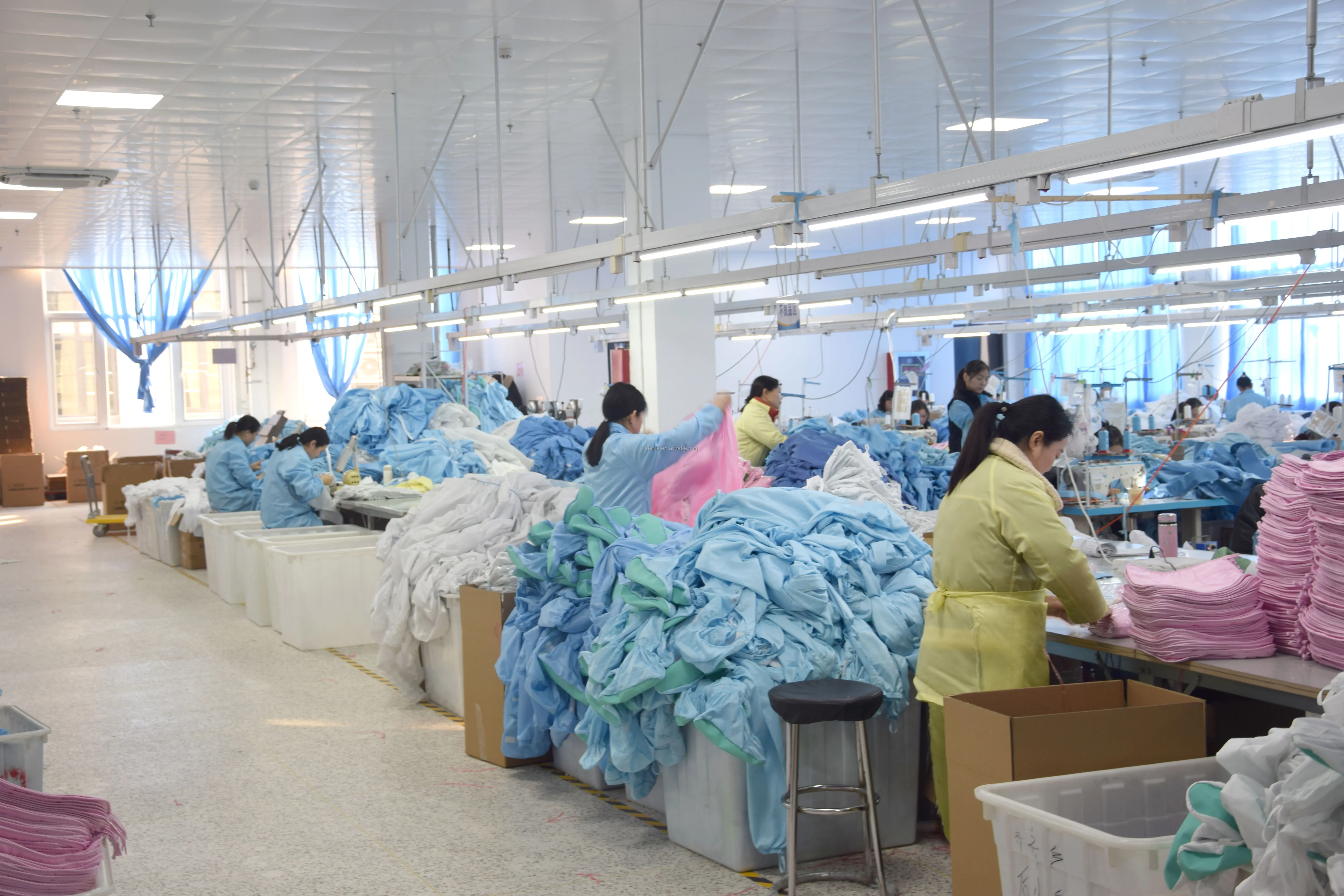 Anti-static Shawl Hood with Dustproof and Breathable Design for Food Processing and Cleanroom Use