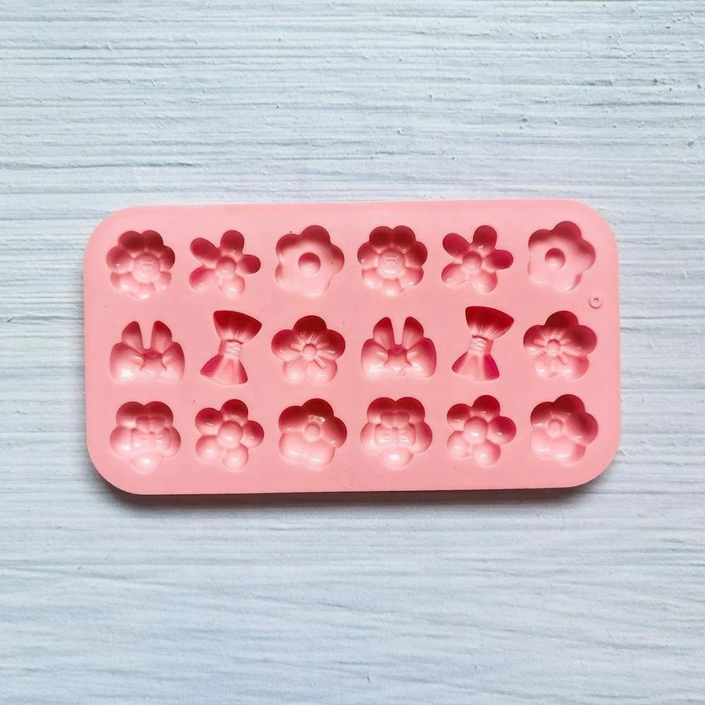 Wholesale18 cavity Flower bow shaped silicone mold decorative tool chocolate biscuit baking tray Crystal glue molding mold