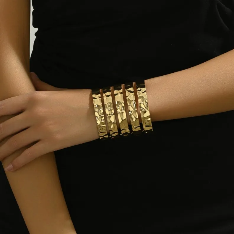 Hot Sale Latest Trends Women's Stainless Steel gold bangles Simple Style Jewelry 18k women bangle bracelet