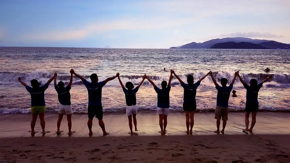 2025 Luxury Women's Bikini Set Sexy Brazilian Thong Bandeau Swimsuit Solid Folds Design Beach Bathing Suit H8ab75ad4789a458885f20f8e34e77d60E