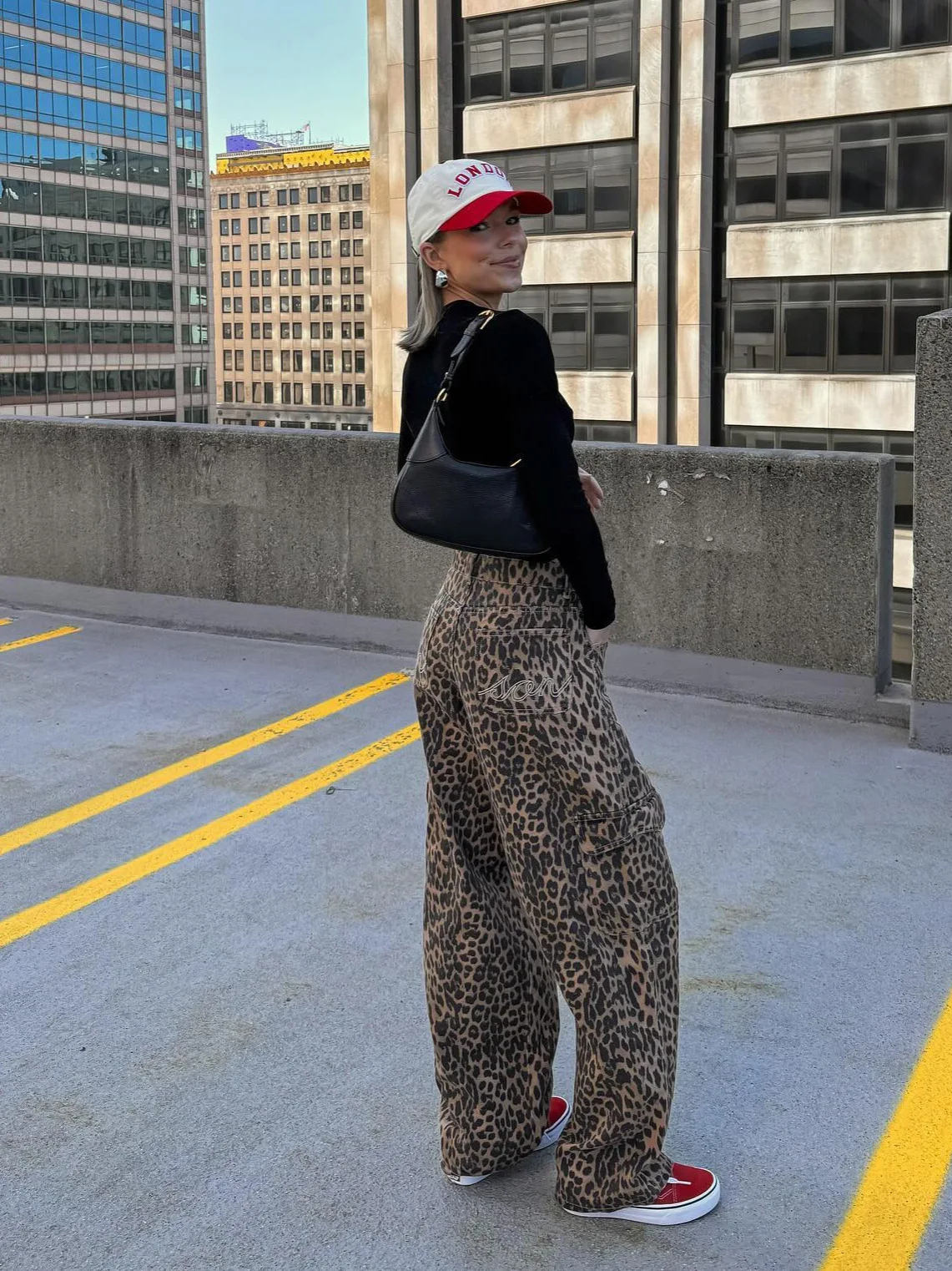 Women's Baggy Barrel Jeans Casual Boyfriend Mid Rise Leopard Printed Wide Leg Denim Ankle Pants supplier