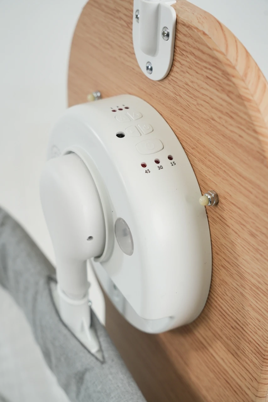 P1511D Cool Baby Newest Cute Lion Printing Auto Rocking Bed Electric Baby Swing supplier