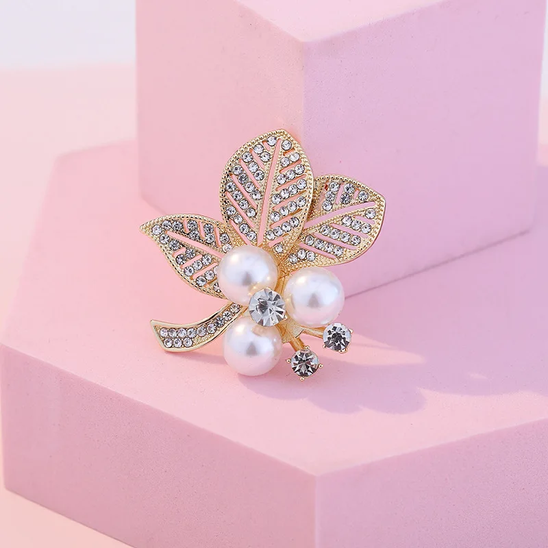 2024 New Personalized Pearl Brooch Pins Diamond Inlaid Ginkgo Leaf
