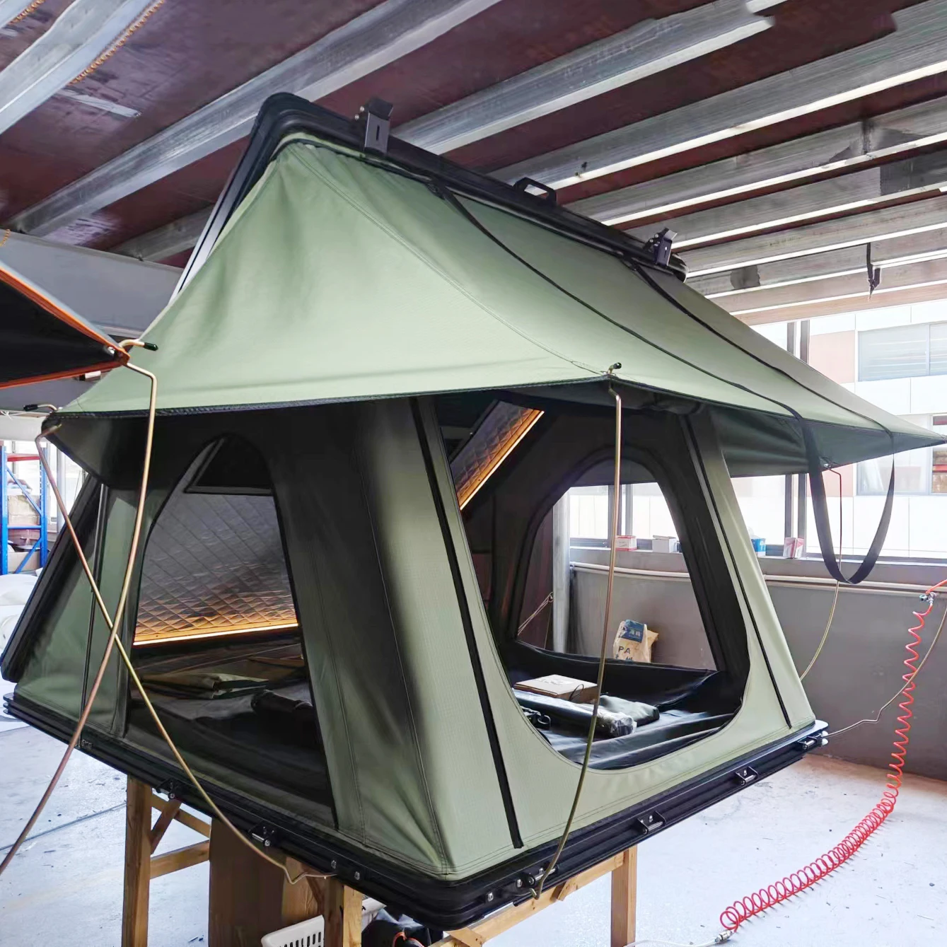 3-4 Person Hard Shell Roof Top Tent with 320G Oxford Cloth and 210x132x150cm Open Size for SUV Rooftop Camping