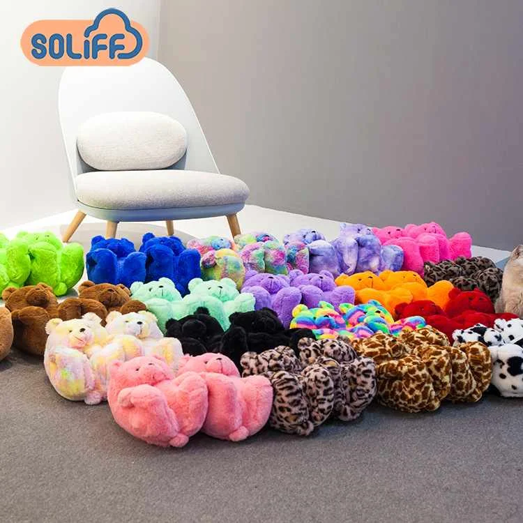 Sandalias de peluche que están de moda en Primavera Verano 2022 | Vogue