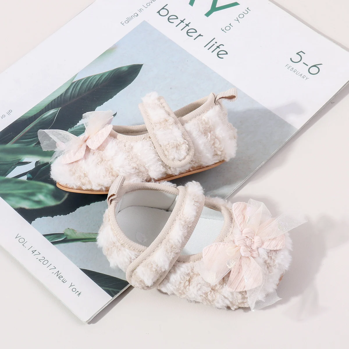 Wholesale Velvet Material Cute Newborn Baby Girls Shoes manufacture