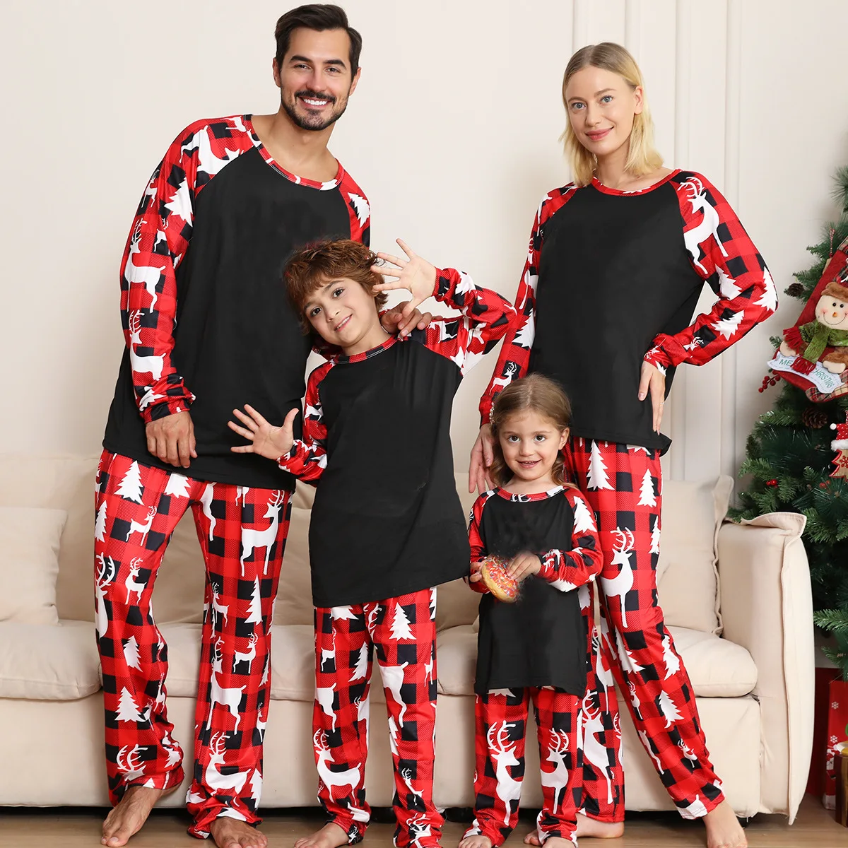 Wholesale Family Christmas Pajamas Mommy and Me Outfits Plaid Print Mosaic Can Be Customized Logo Family Matching Outfits