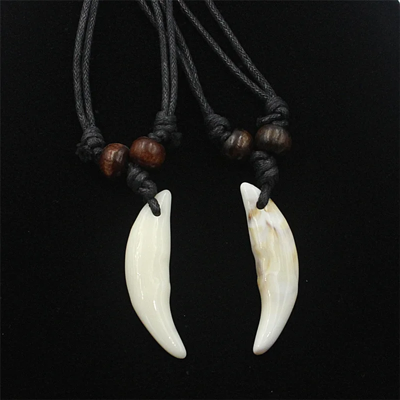 wolf teeth necklace (5).jpg