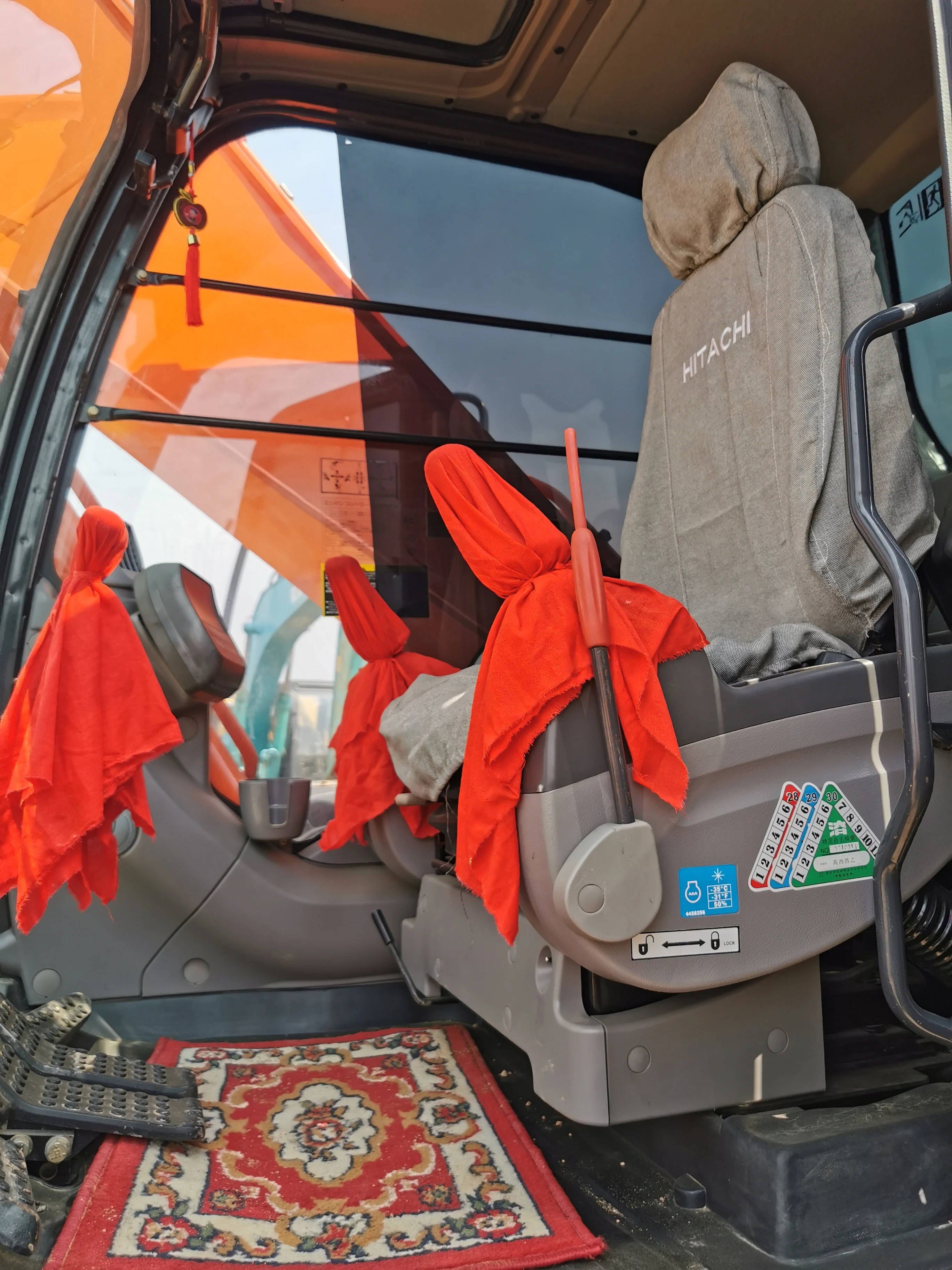 Used Hitachi ZX240H Crawler Excavator with 1.2m³ Bucket Capacity 132KW Power and 0-2000 Working Hours