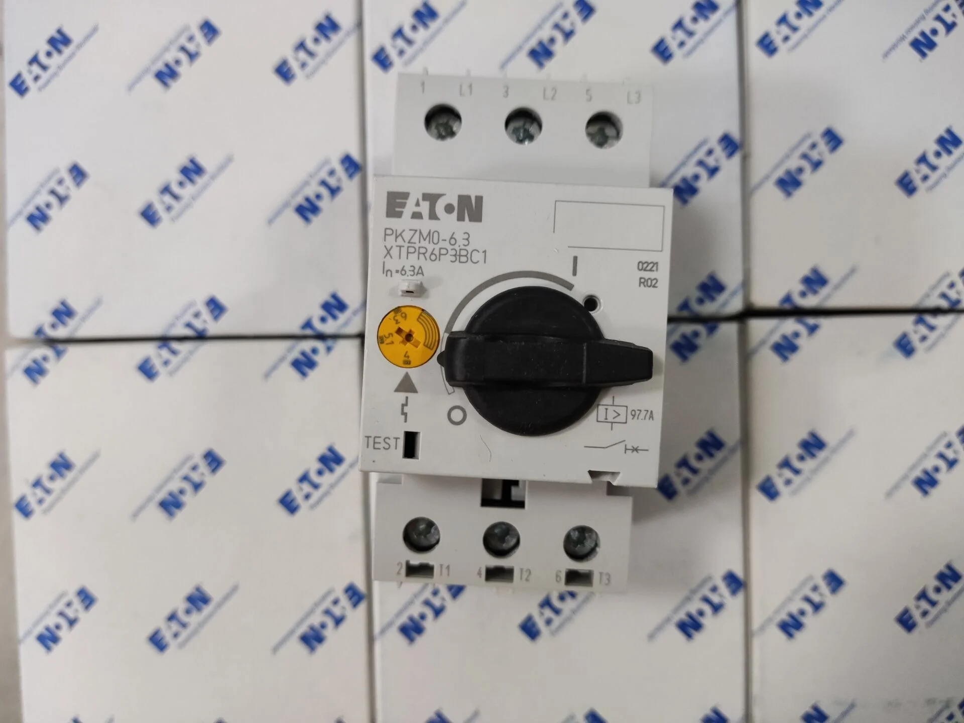 eatons motor protective circuit breaker PKZM0-16