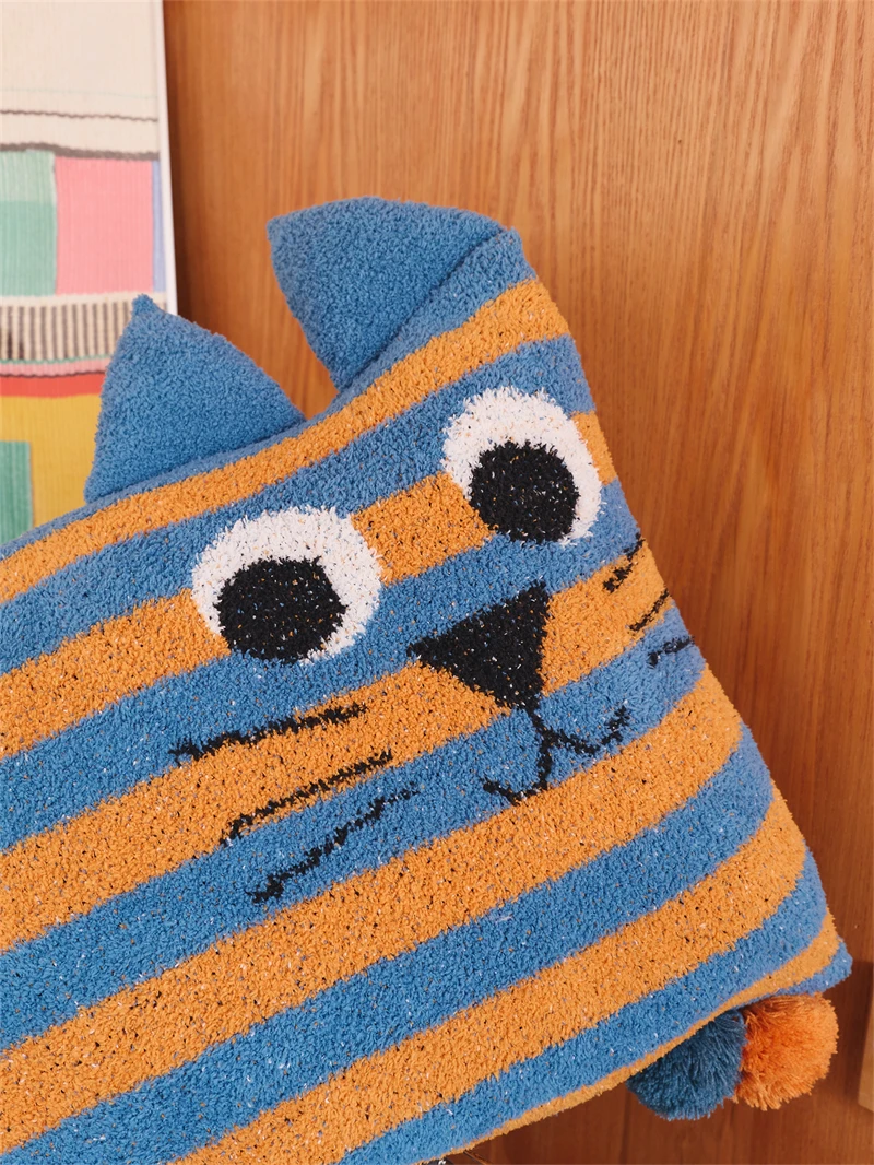 product new arrival super 100 polyester yarn funny cat toy pattern knitted pillowcase for bedroom mj-60