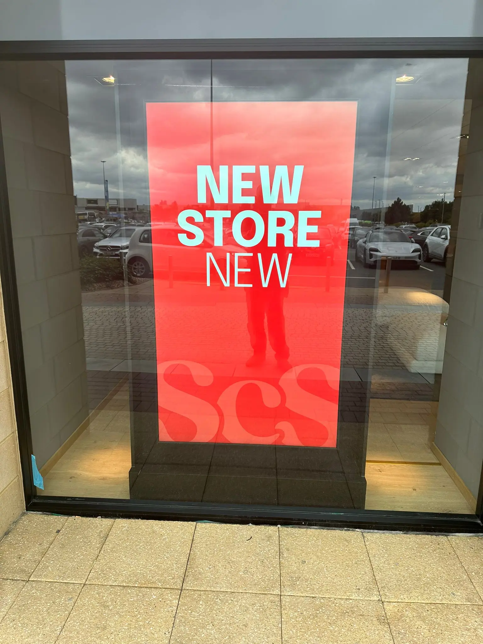 Multi Size Narrow Bezel Window High Brightness 3000 Nits Indoor Hanging LCD Shop Showcase Facing Display Digital Signage supplier