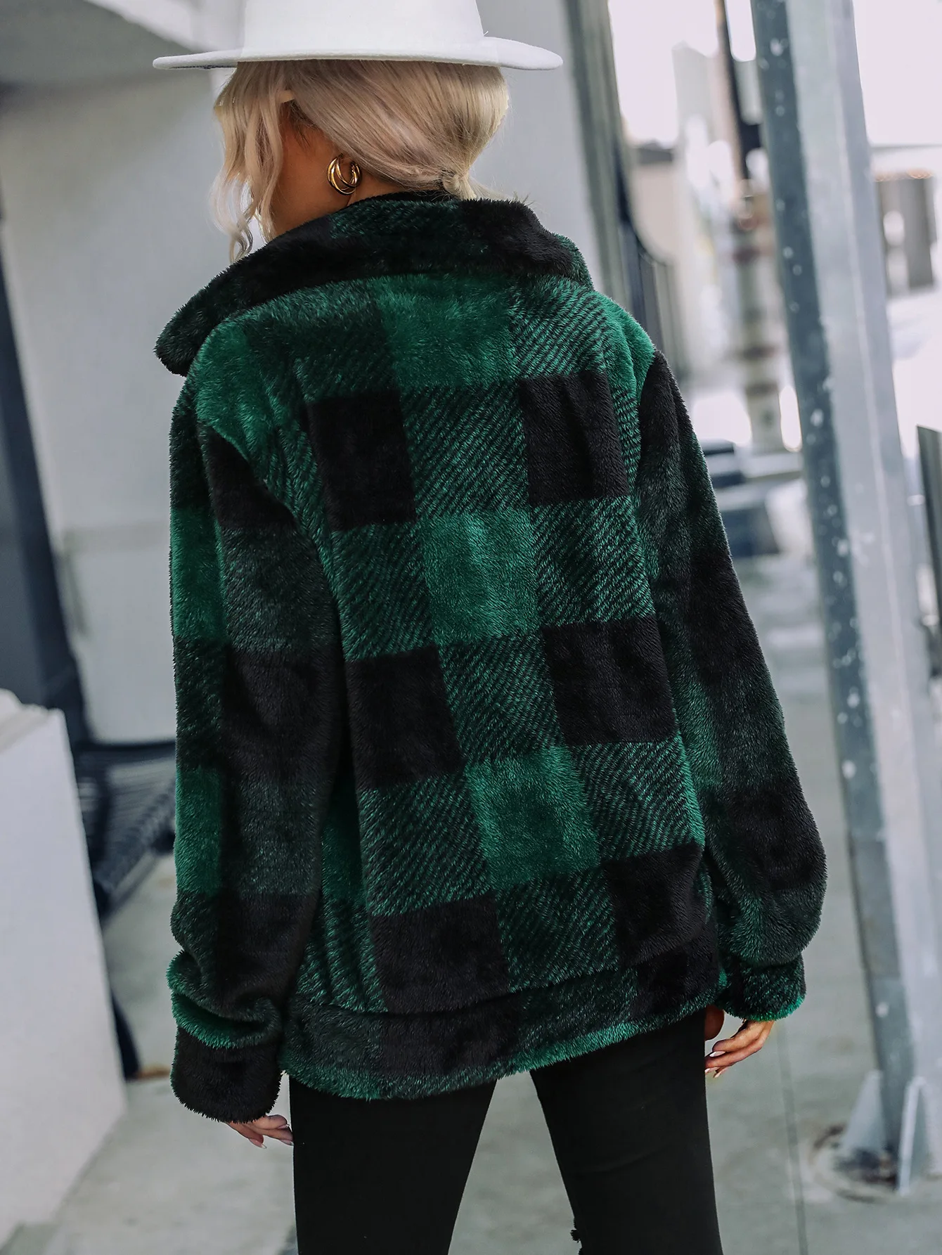 Wholesale 400g High Quality Plaid Pattern Women Clothes Winter Coat Flap Pocket Thick Warm Fleece Jacket For Women