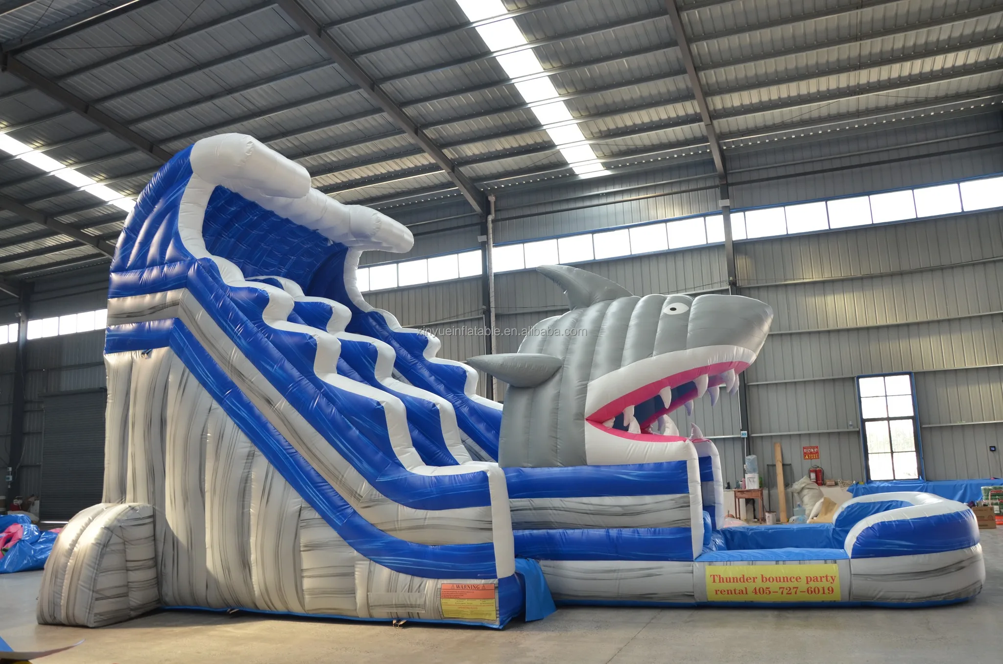 带游泳池的蹦床公园水上游乐场商业充气鲨鱼水滑梯