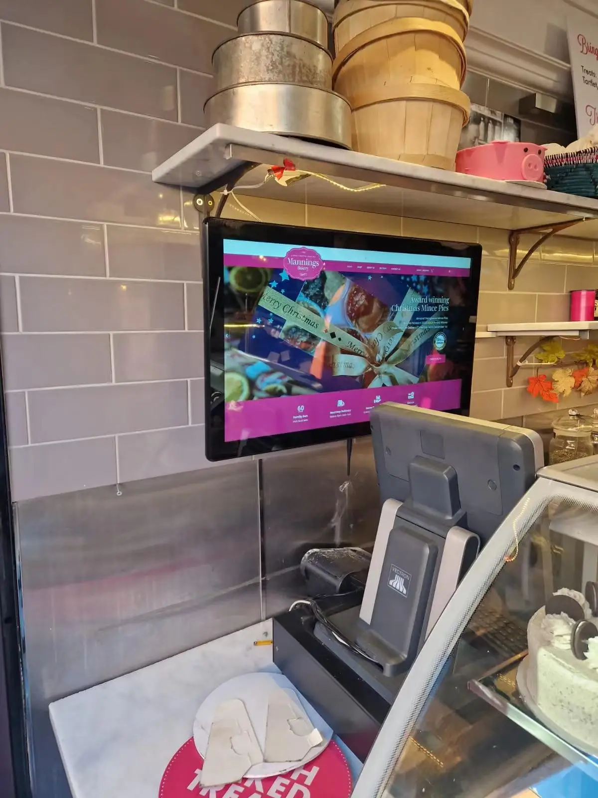 32 to 98 Inch 24/7 Smart Interactive Screen Indoor Menu Board LCD Digital Signage and Displays Wall Mounted Digital Signage manufacture