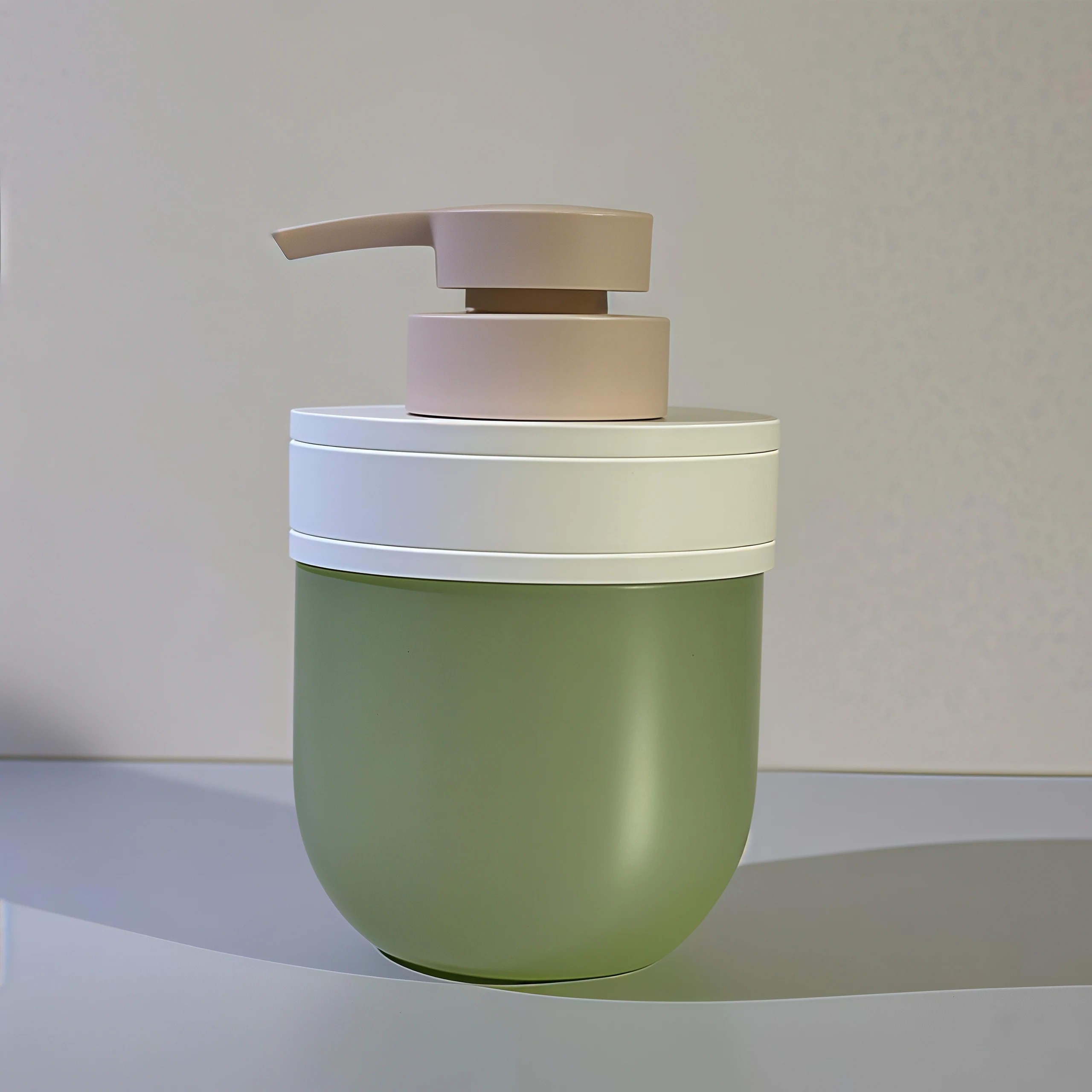 PET Plastic Cosmetic Bottle 300-500ml with Pump Sealing and Shoulder Cover for Hand Wash and Beauty Packaging