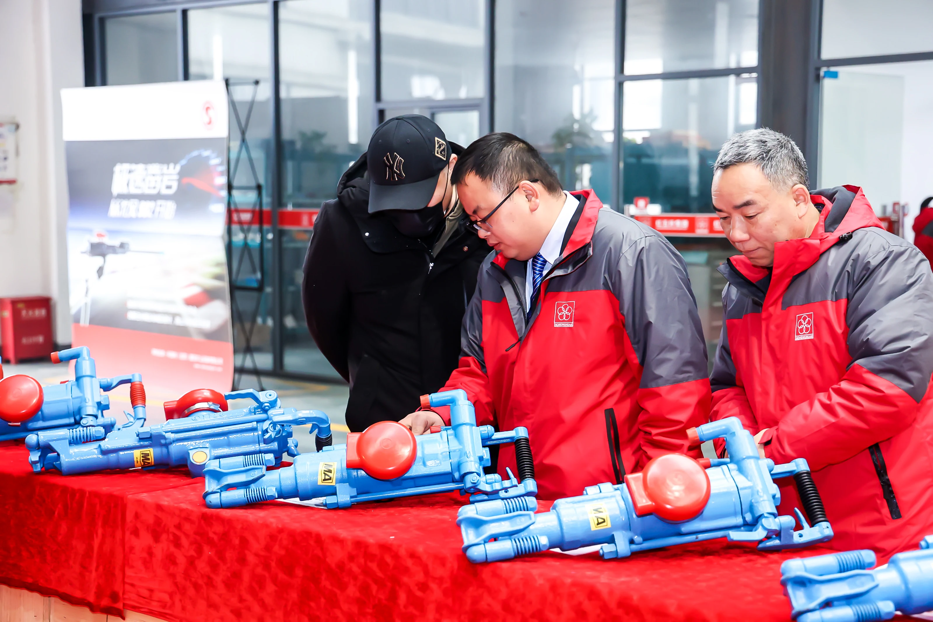 Hongwuhuan shengfeng YT28 Pneumatic Rock jack hammering High Efficiency small drill machines with air leg
