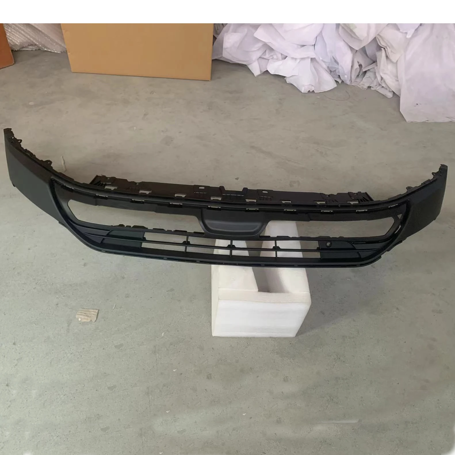 High Quality Auto Grilles Bumper Grilles 95235144 Front Lower Grille for Chevrolet TRAX 2017 supplier