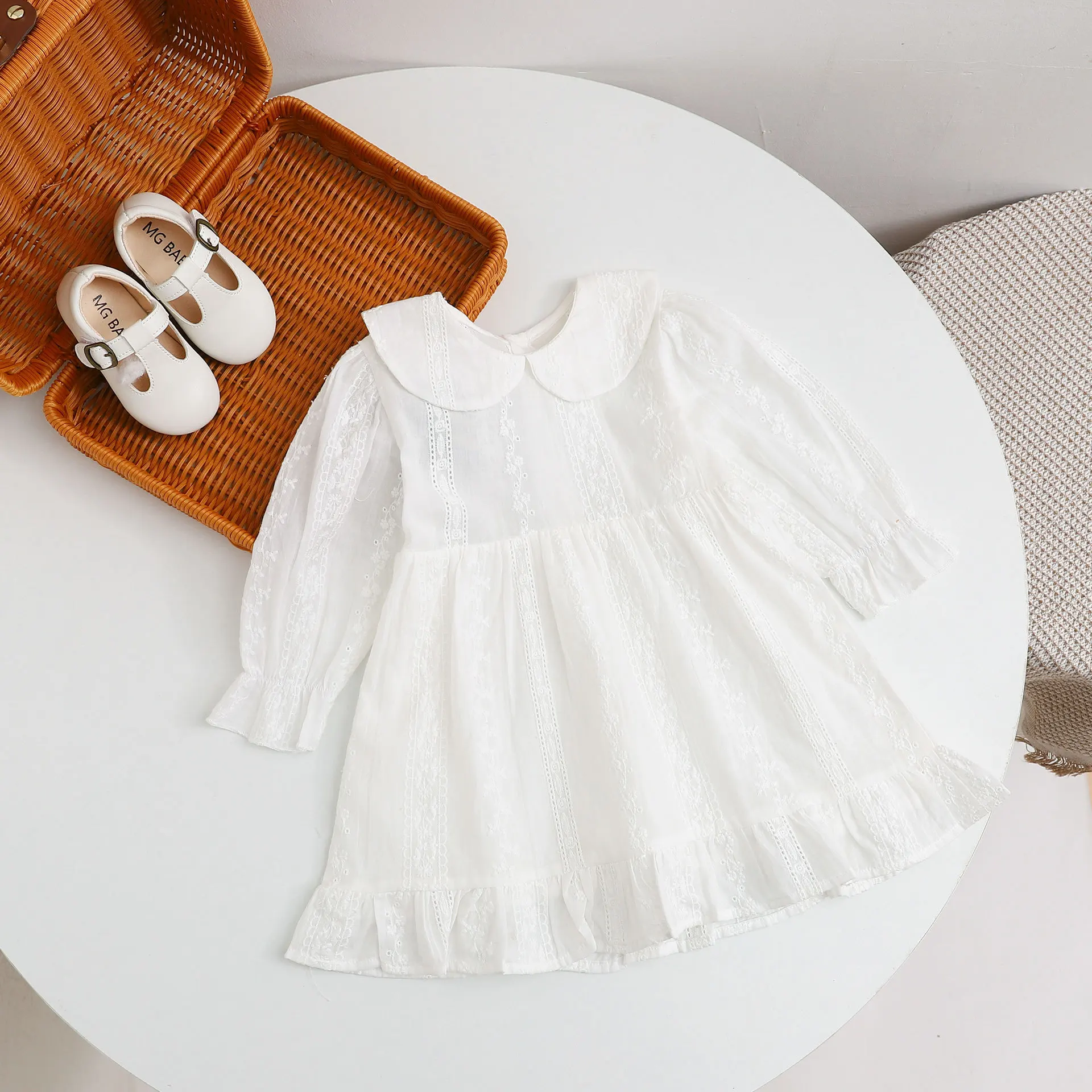 Girls' dress autumn new baby white lace embroidery children's sweet dress