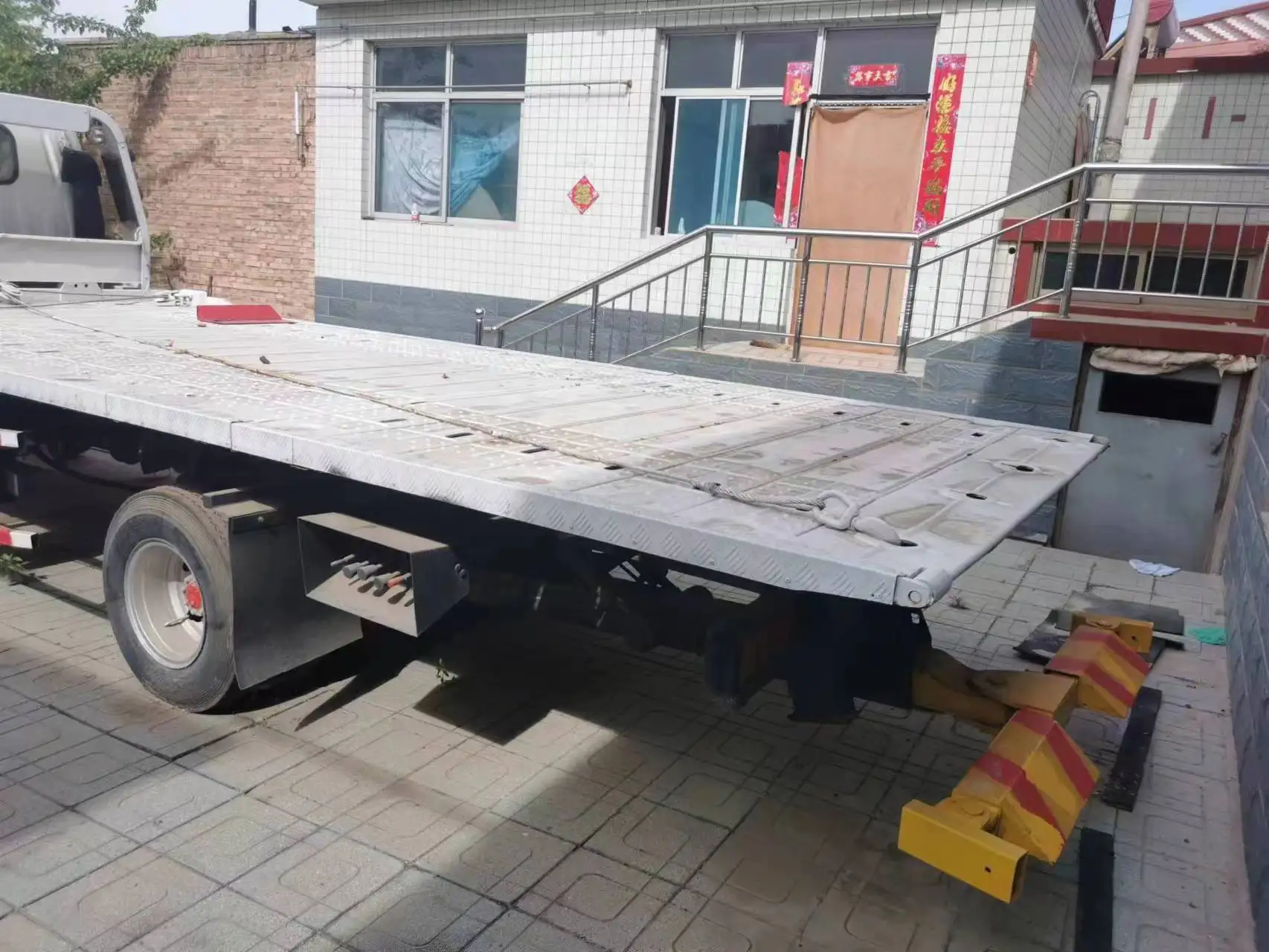 Hot Light Duty Isuzu X Tons Lhd China Flatbed Wrecker Towing Truck