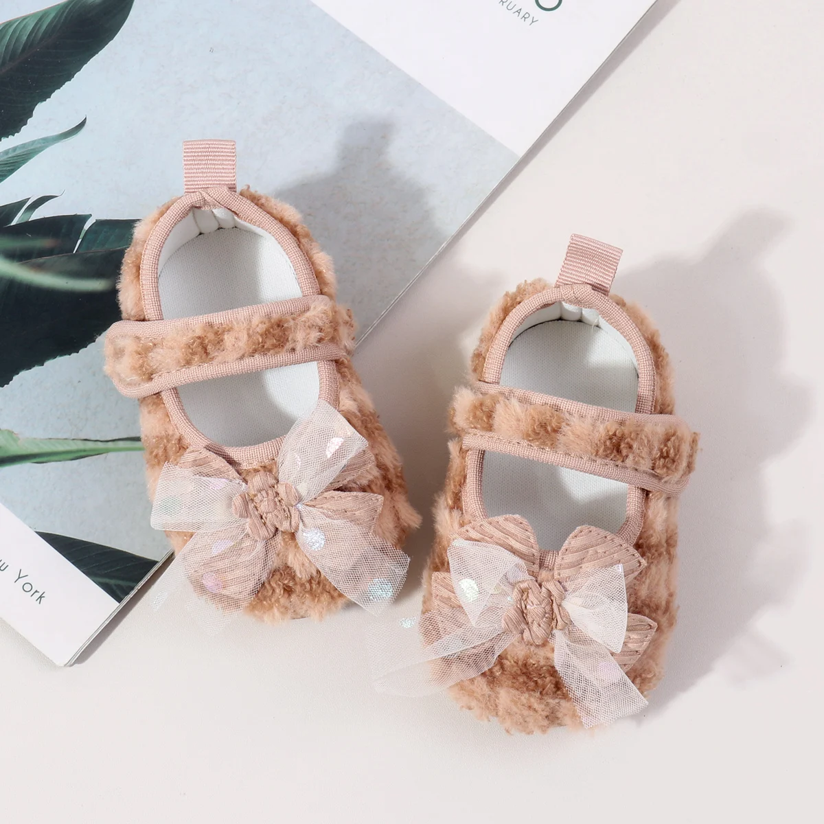 Wholesale Velvet Material Cute Newborn Baby Girls Shoes factory