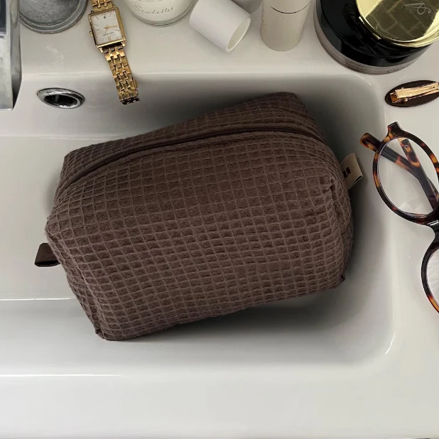 2025 New Cotton Waffle Cosmetic Pouch Make up Bag Multi Functional Toiletry Bag for Travel manufacture