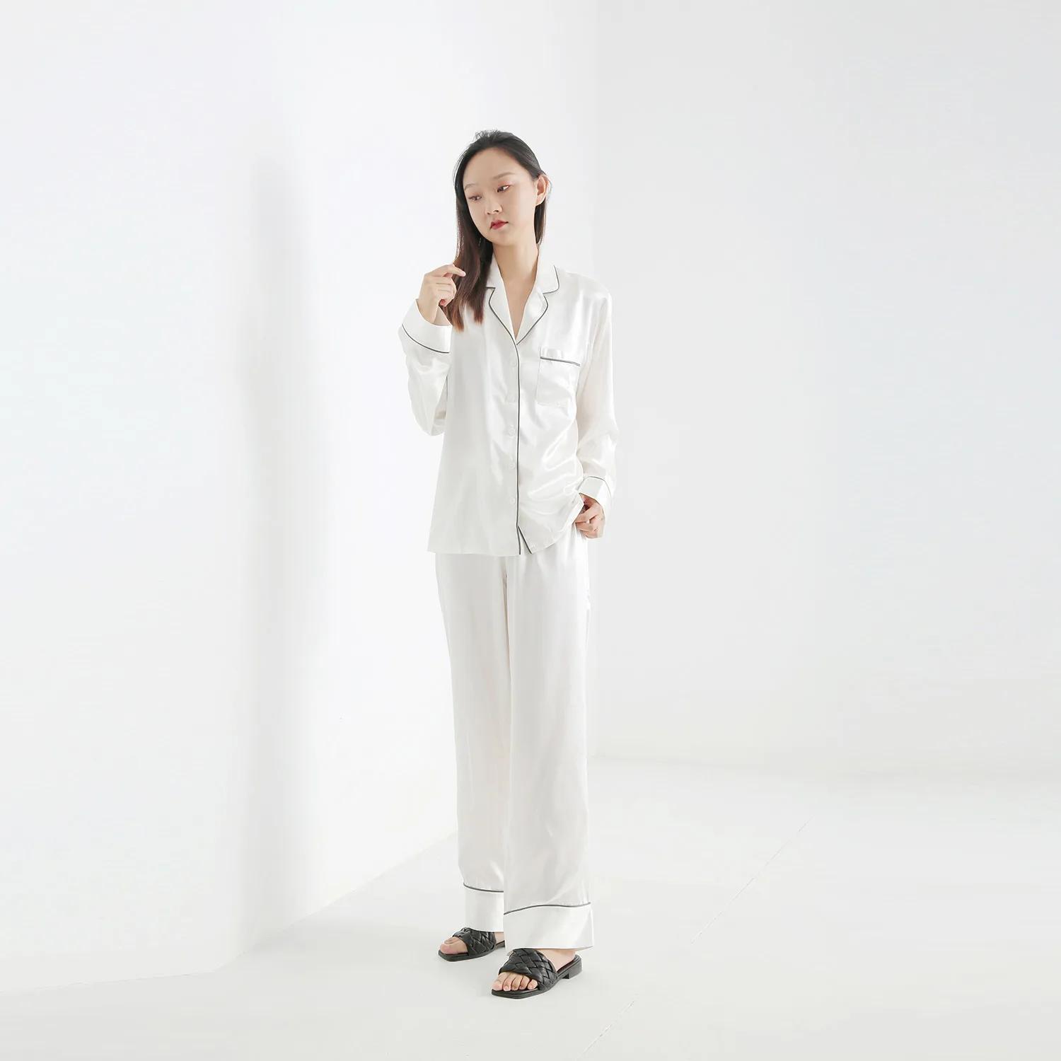Professional customization Fashion lightweight cool silk night dress  sleepwear wholesale silk pajamas for women