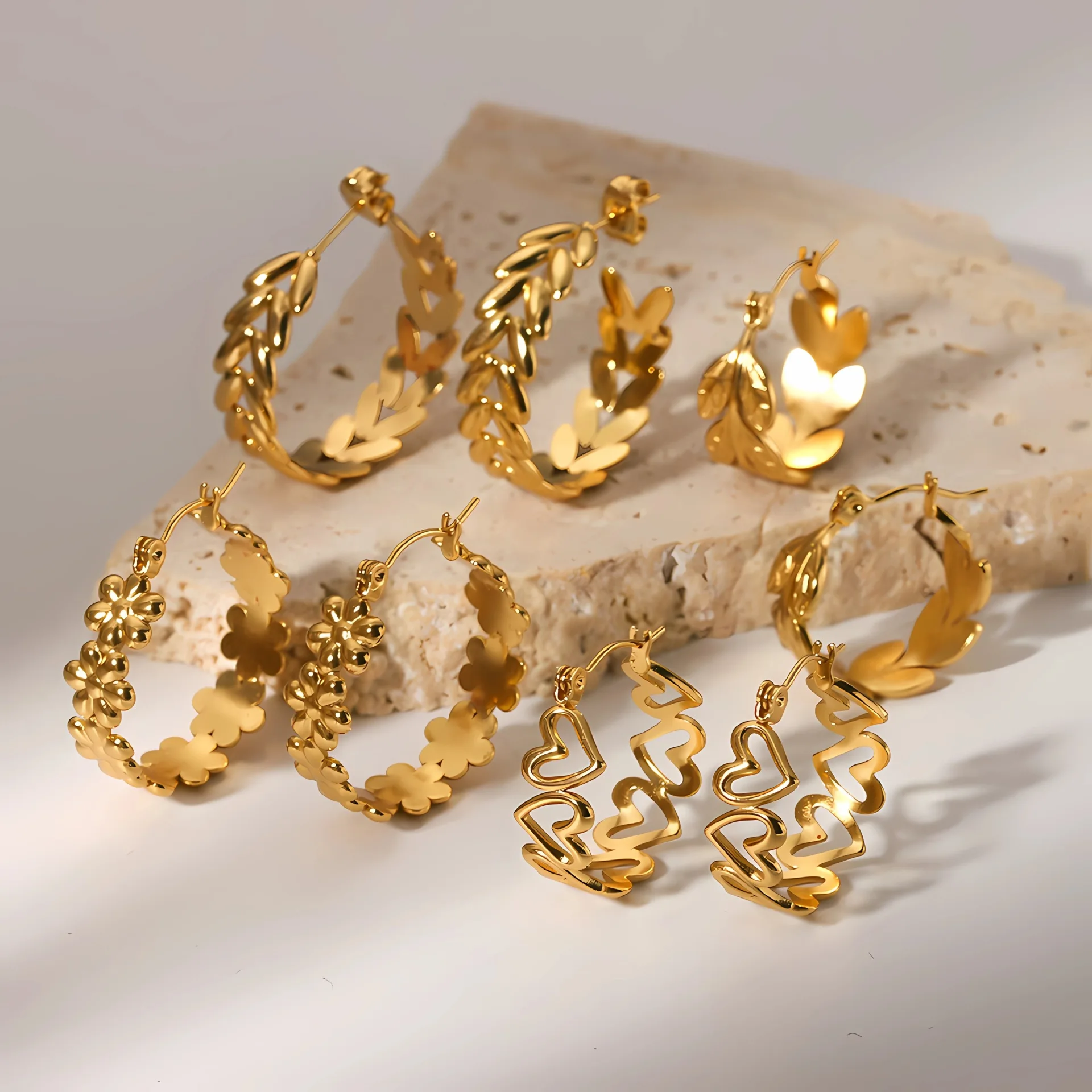 Minimalist 18k Pvd Gold Stainless Steel Flower Heart Huggie Hoop Earrings For Women Fashion Leaf Hoop Earrings Jewelry