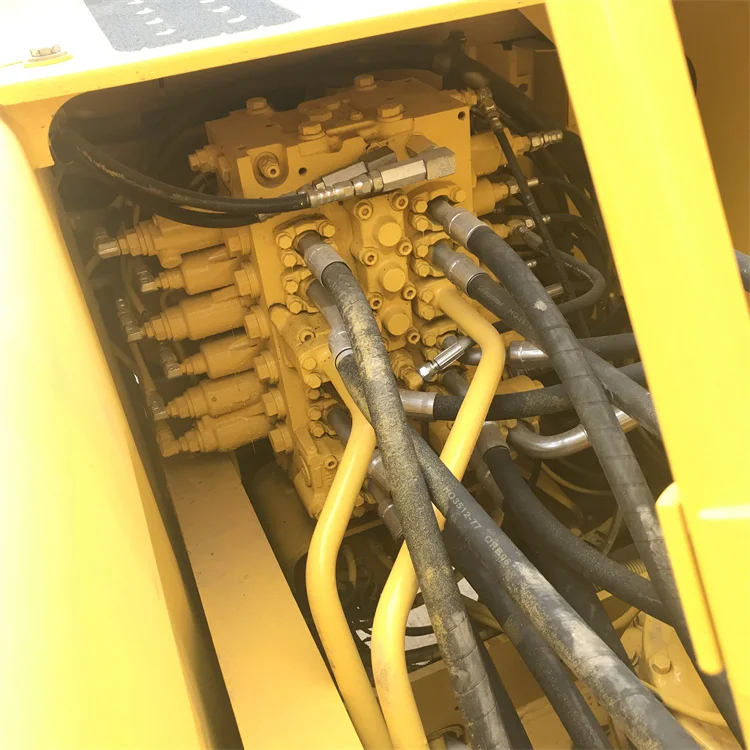 Used Komatsu PC200-8 Crawler Excavator with 20.2TON Operating Weight 0.8m³ Bucket Capacity and 869 Working Hours