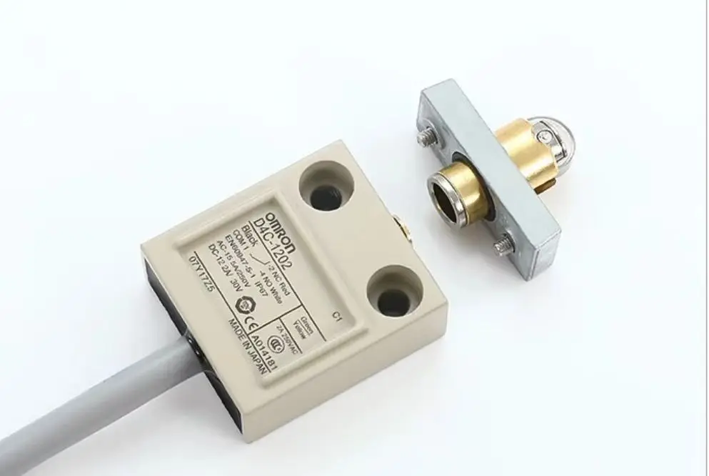 D4C-1320 Omron OMRON Limit Switch Universal Vertical Type